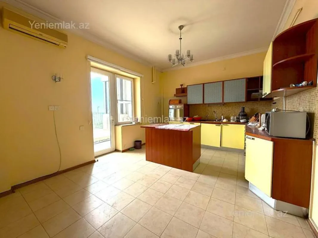 Satılır 5 otaqlı köhnə tikili 160 m²