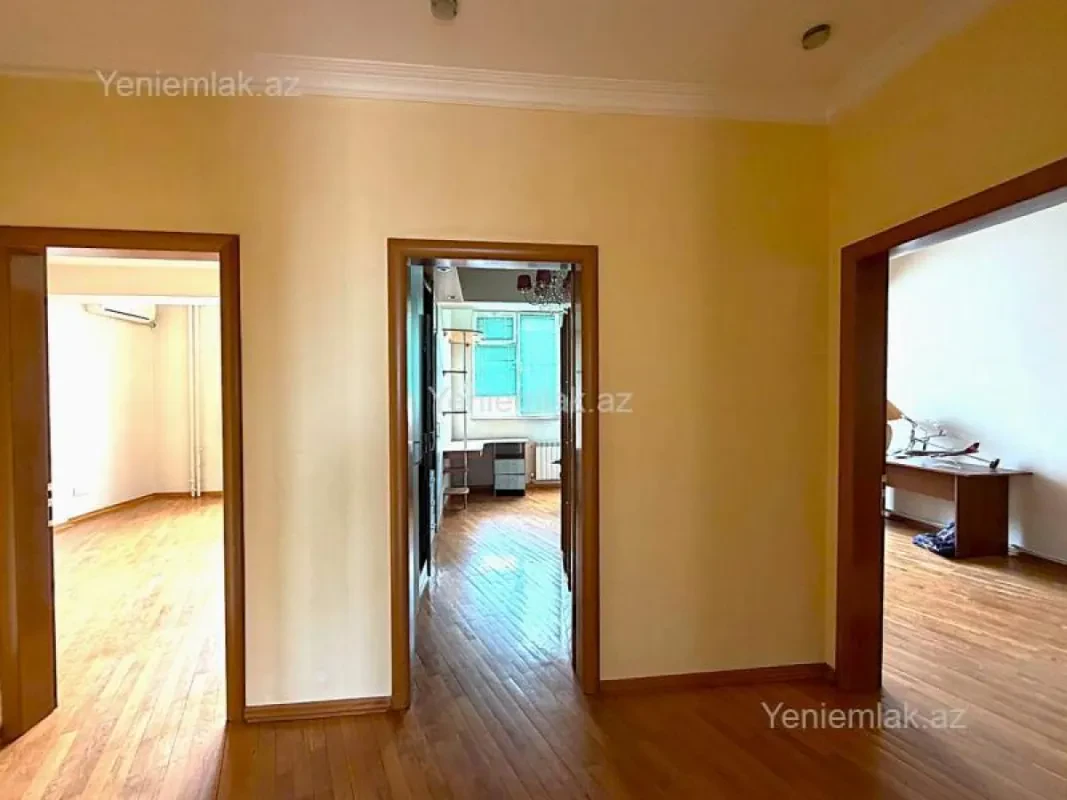 Satılır 5 otaqlı köhnə tikili 160 m²