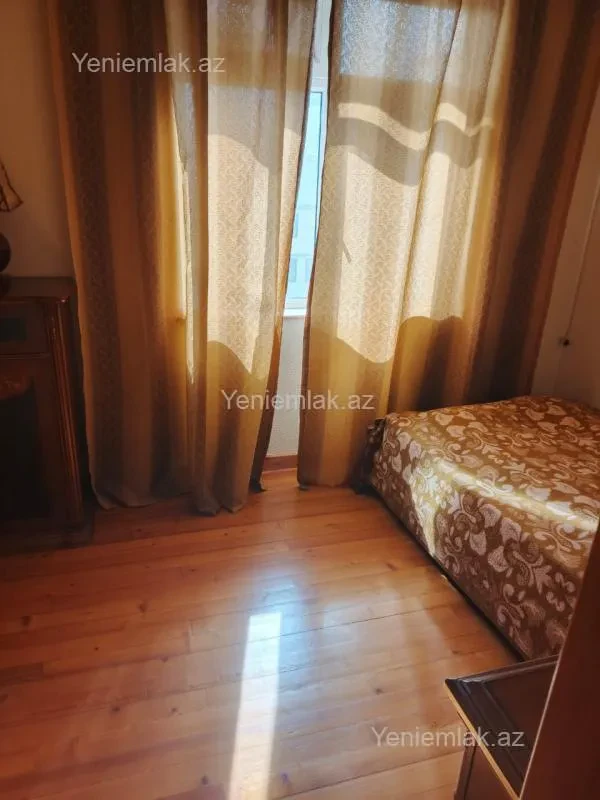 Satılır 3 otaqlı köhnə tikili 85 m²