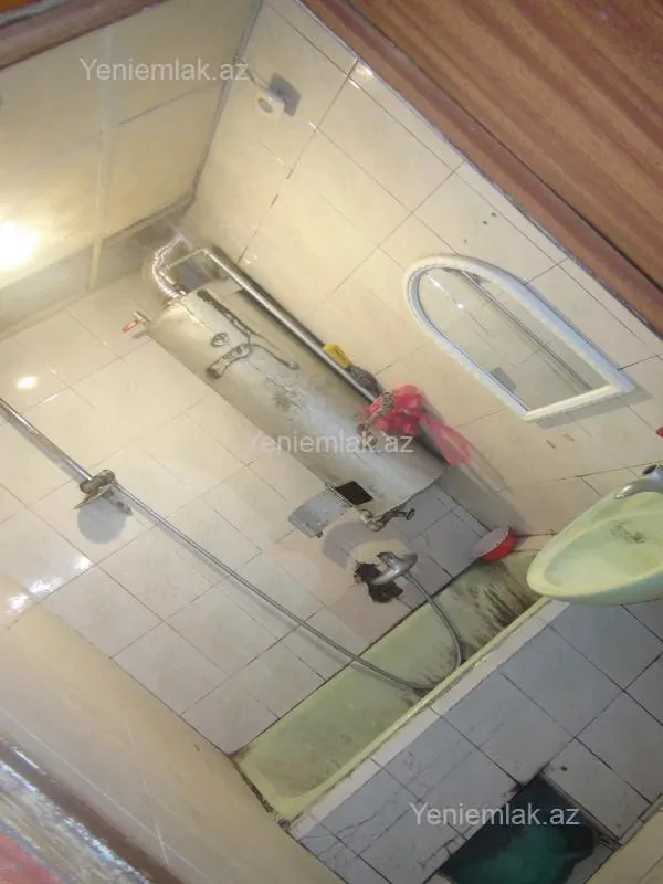 Satılır 2 otaqlı köhnə tikili 70 m²