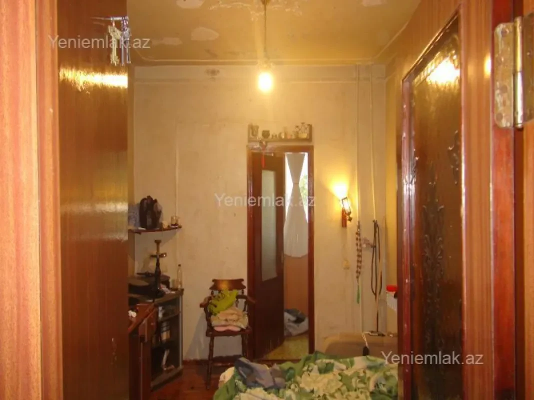 Satılır 2 otaqlı köhnə tikili 70 m²