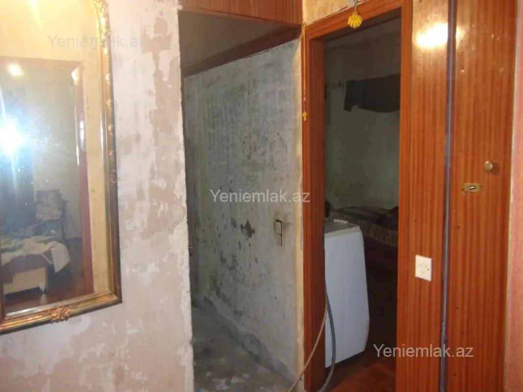 Satılır 2 otaqlı köhnə tikili 70 m²