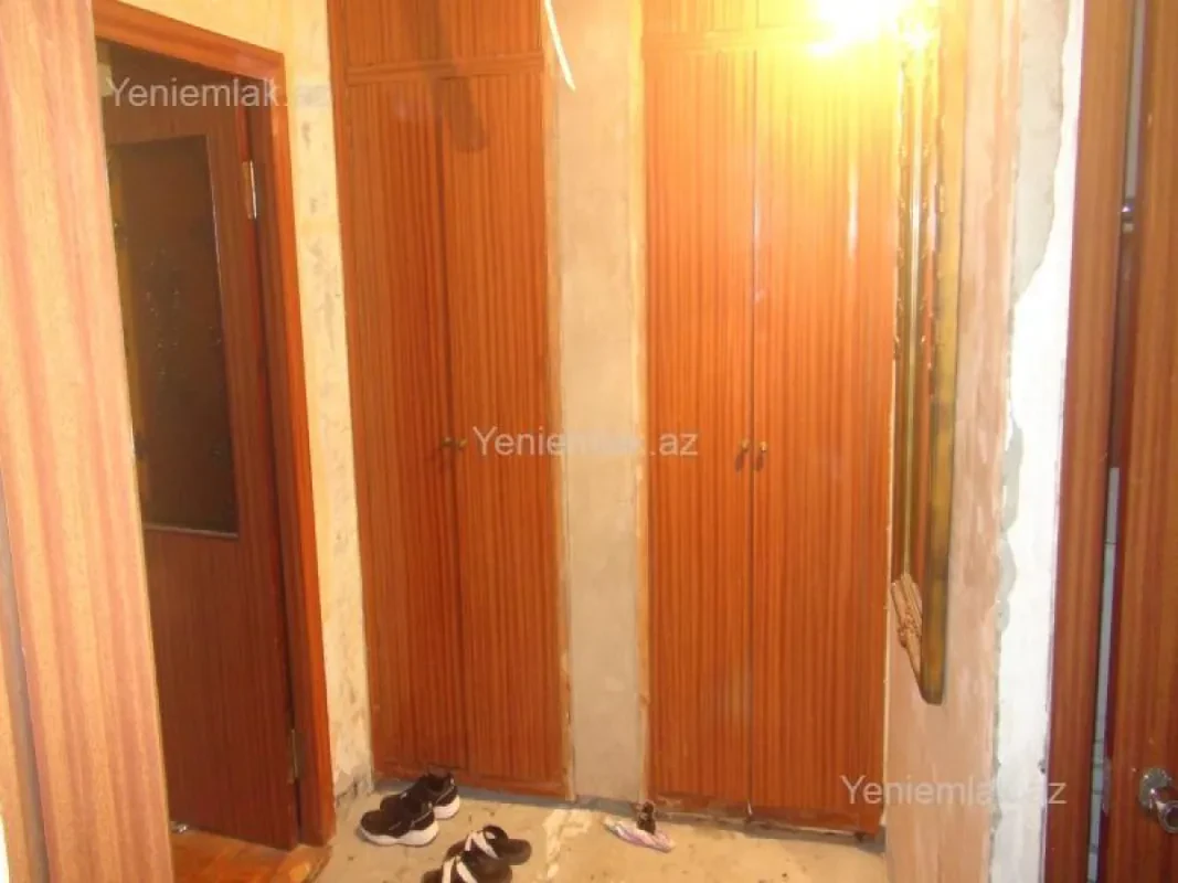 Satılır 2 otaqlı köhnə tikili 70 m²