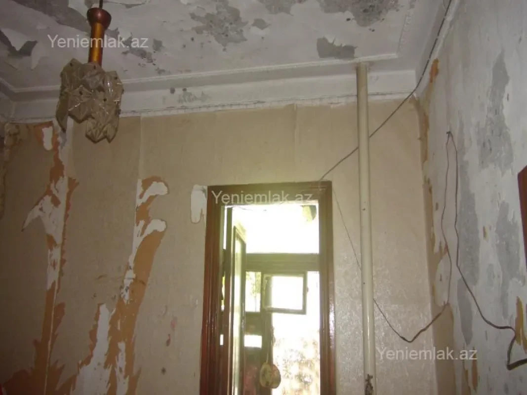 Satılır 2 otaqlı köhnə tikili 70 m²