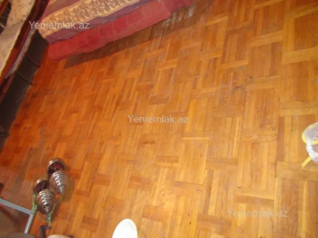 Satılır 2 otaqlı köhnə tikili 70 m²