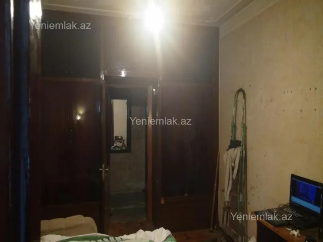 Satılır 2 otaqlı köhnə tikili 70 m²