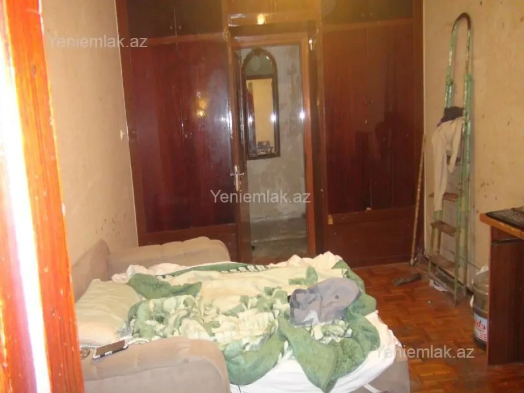 Satılır 2 otaqlı köhnə tikili 70 m²