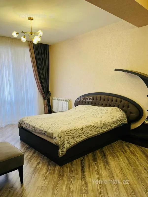 Satılır 4 otaqlı yeni tikili 220 m²
