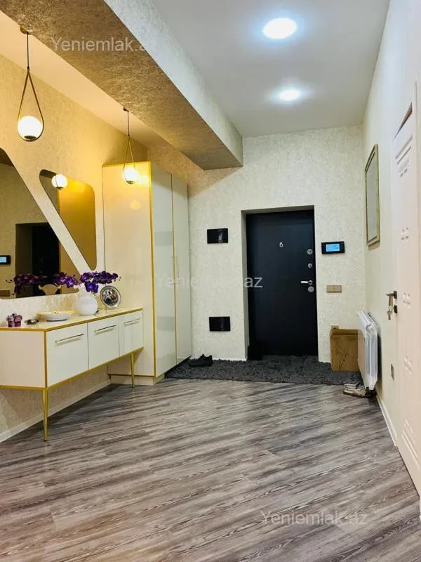 Satılır 4 otaqlı yeni tikili 220 m²