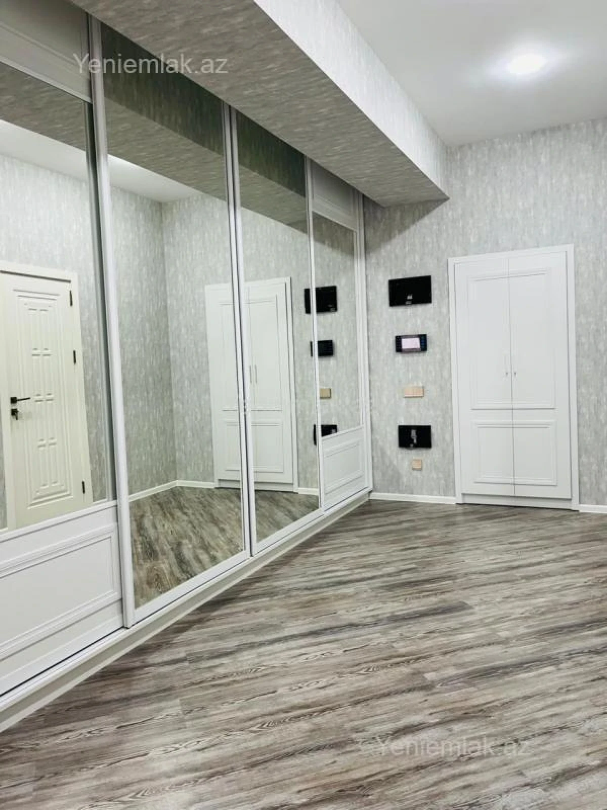 Satılır 4 otaqlı yeni tikili 220 m²