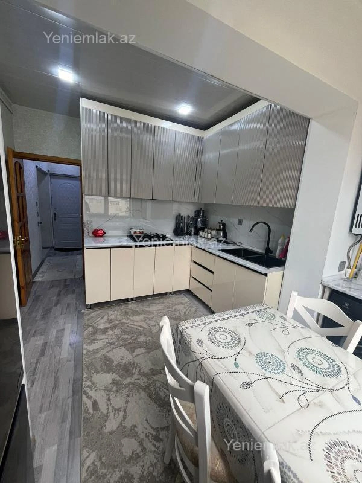 Satılır 2 otaqlı köhnə tikili 60 m²