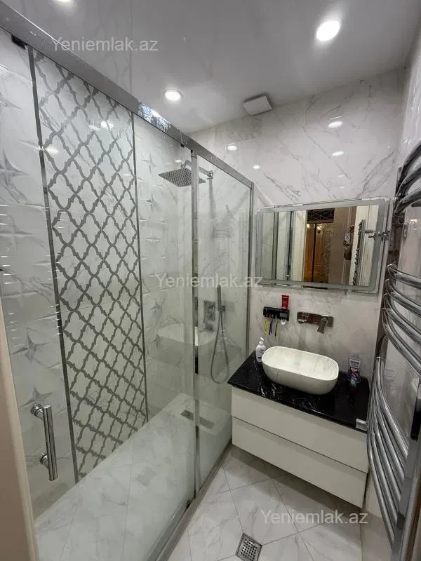 Satılır 2 otaqlı köhnə tikili 70 m²
