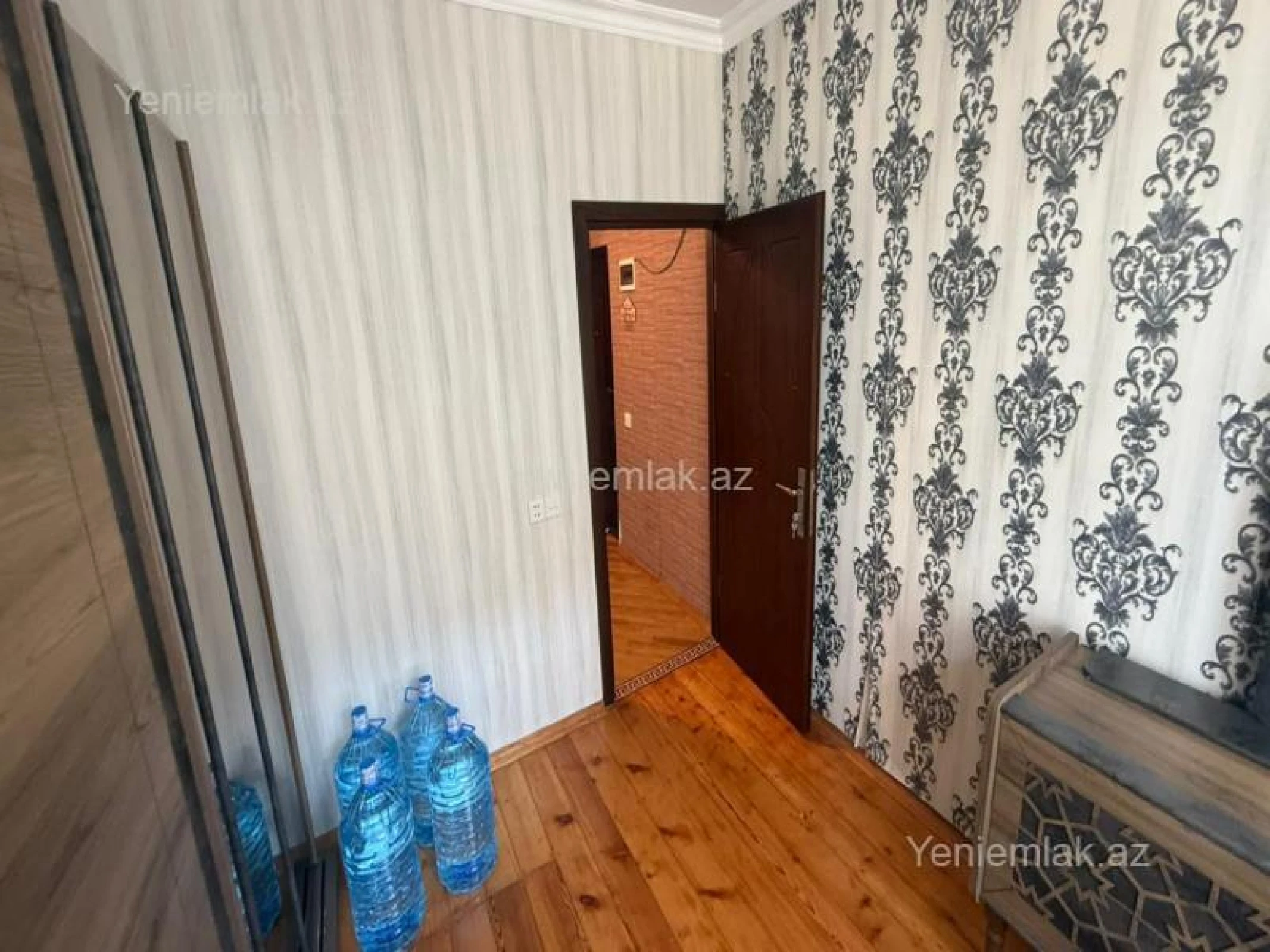 Satılır 4 otaqlı köhnə tikili 100 m²