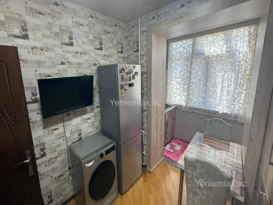 Satılır 4 otaqlı köhnə tikili 100 m²