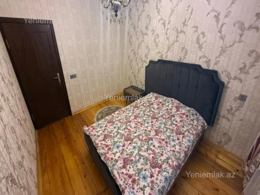 Satılır 4 otaqlı köhnə tikili 100 m²
