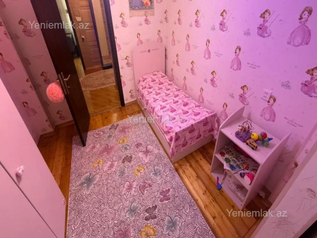 Satılır 4 otaqlı köhnə tikili 100 m²