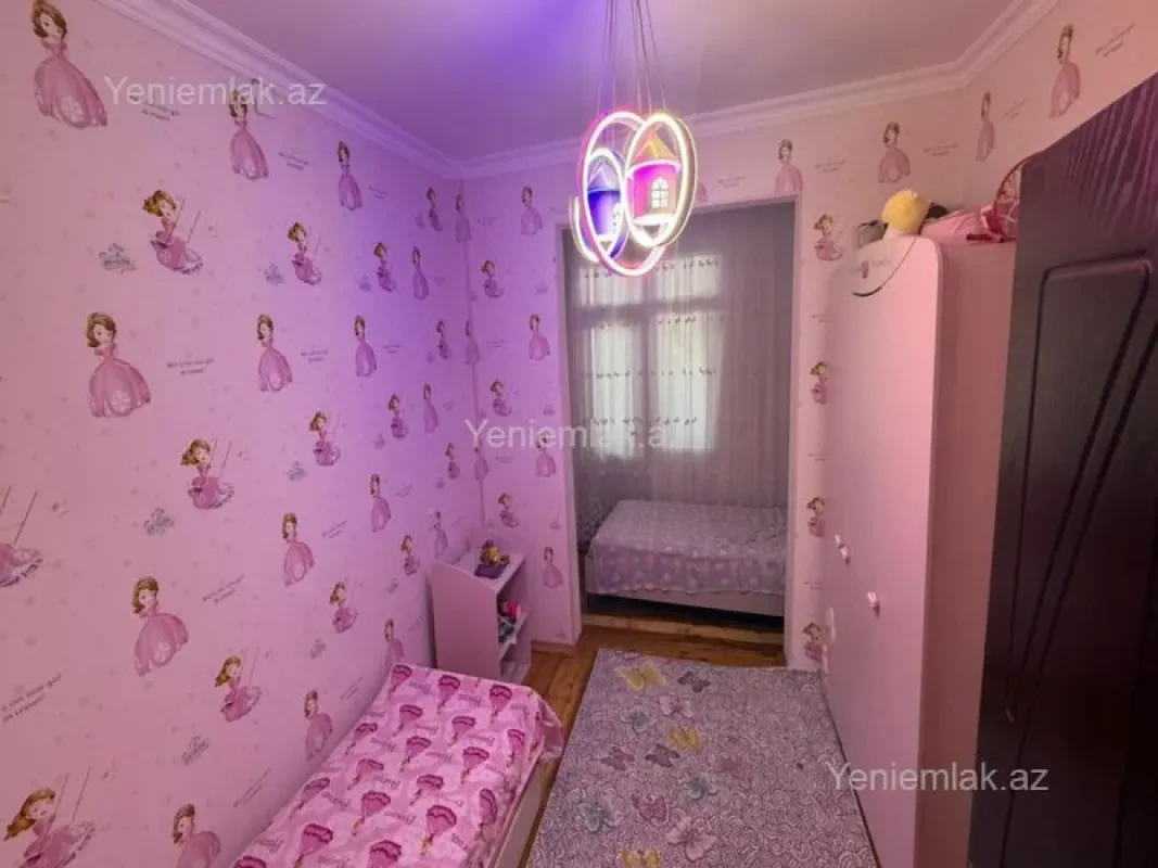Satılır 4 otaqlı köhnə tikili 100 m²