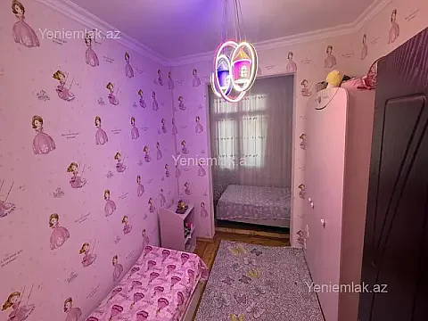 Satılır 4 otaqlı köhnə tikili 100 m²