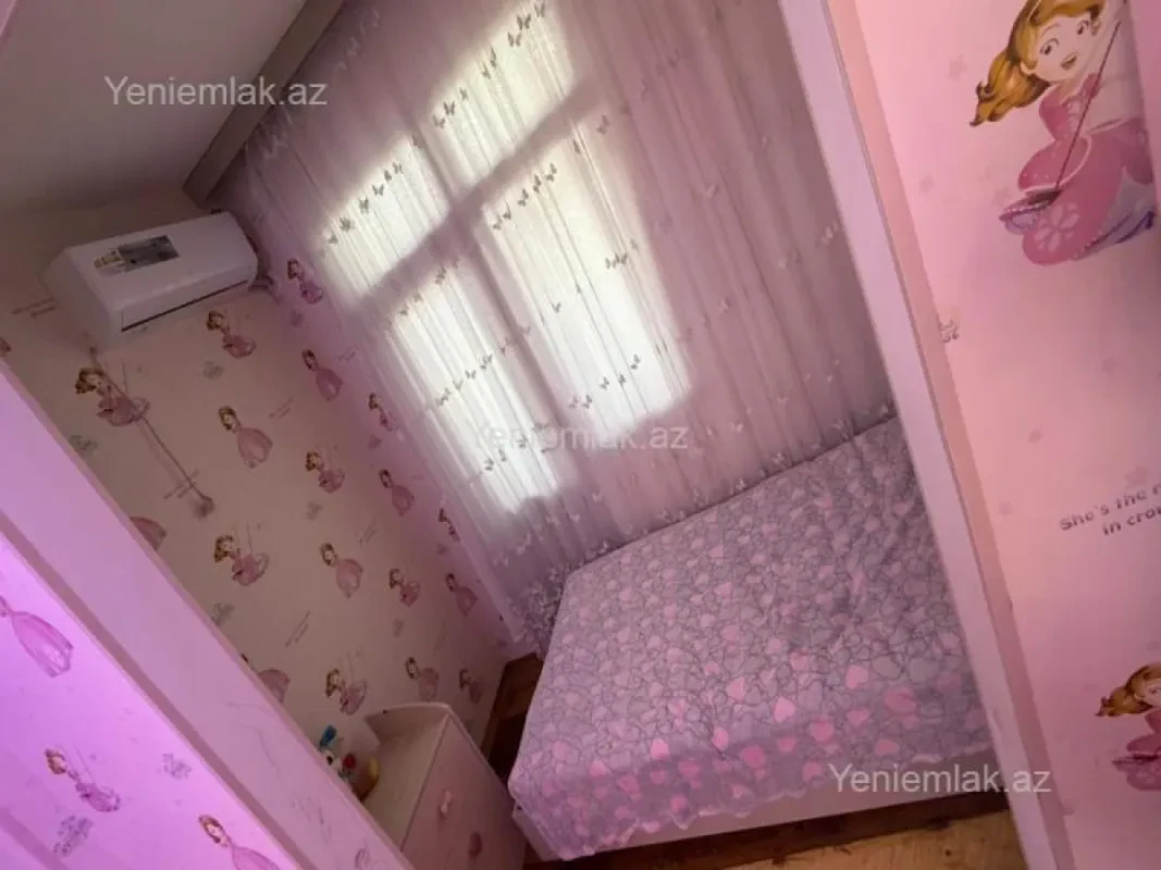 Satılır 4 otaqlı köhnə tikili 100 m²