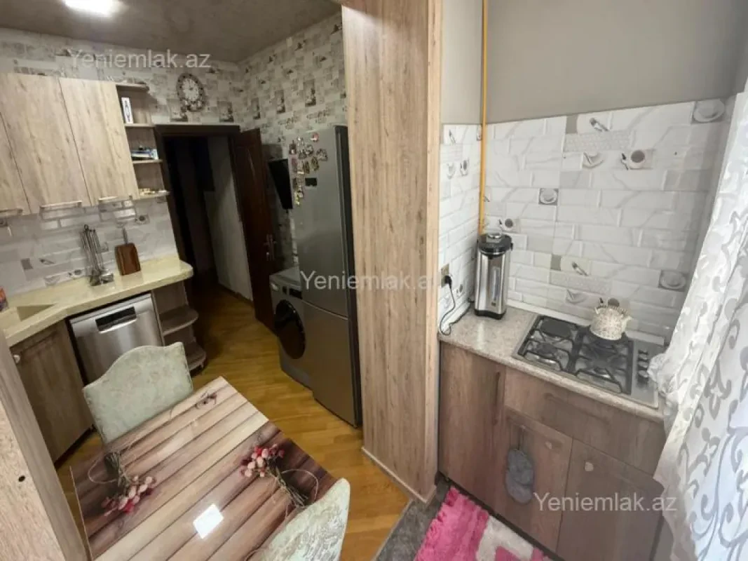 Satılır 4 otaqlı köhnə tikili 100 m²