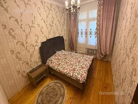 Satılır 4 otaqlı köhnə tikili 100 m²