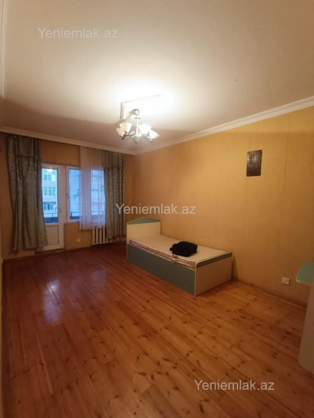 Satılır 3 otaqlı köhnə tikili 85 m²
