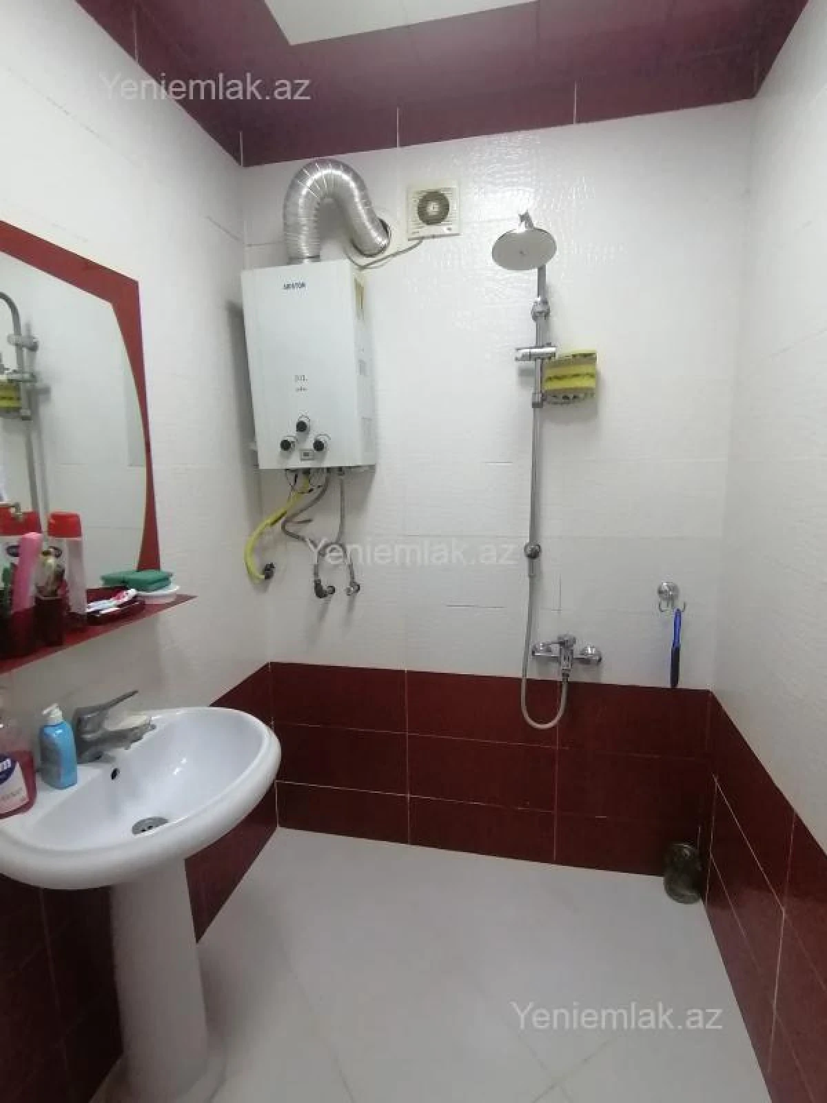 Satılır 2 otaqlı köhnə tikili 55 m²