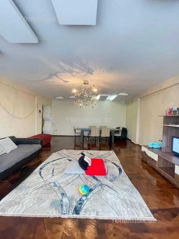 Satılır 3 otaqlı yeni tikili 140 m²
