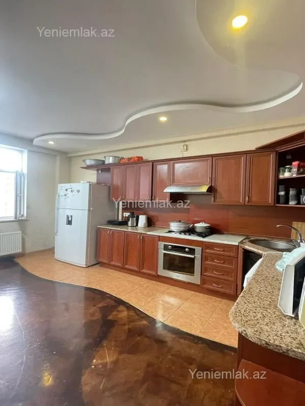 Satılır 3 otaqlı yeni tikili 140 m²