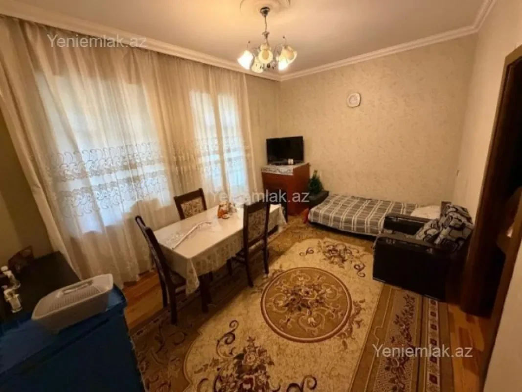 Satılır 2 otaqlı köhnə tikili 70 m²
