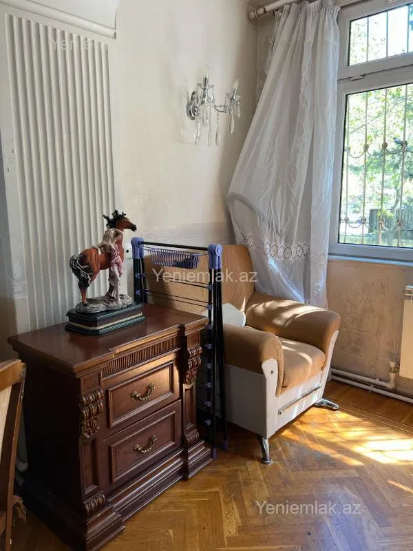 Satılır 1 otaqlı köhnə tikili 50 m²