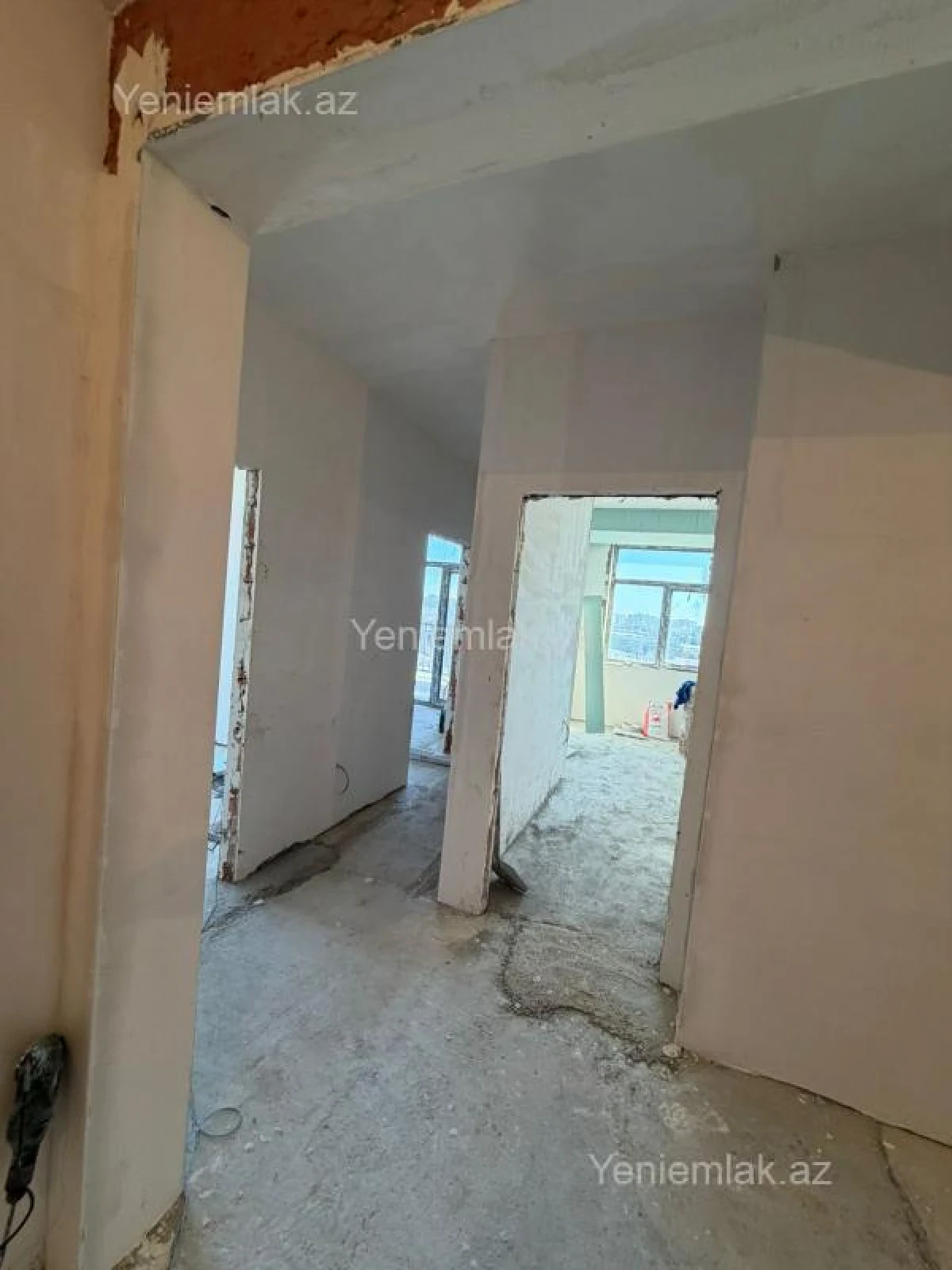 Satılır 3 otaqlı yeni tikili 8 m²