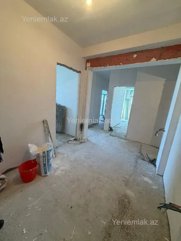 Satılır 3 otaqlı yeni tikili 8 m²