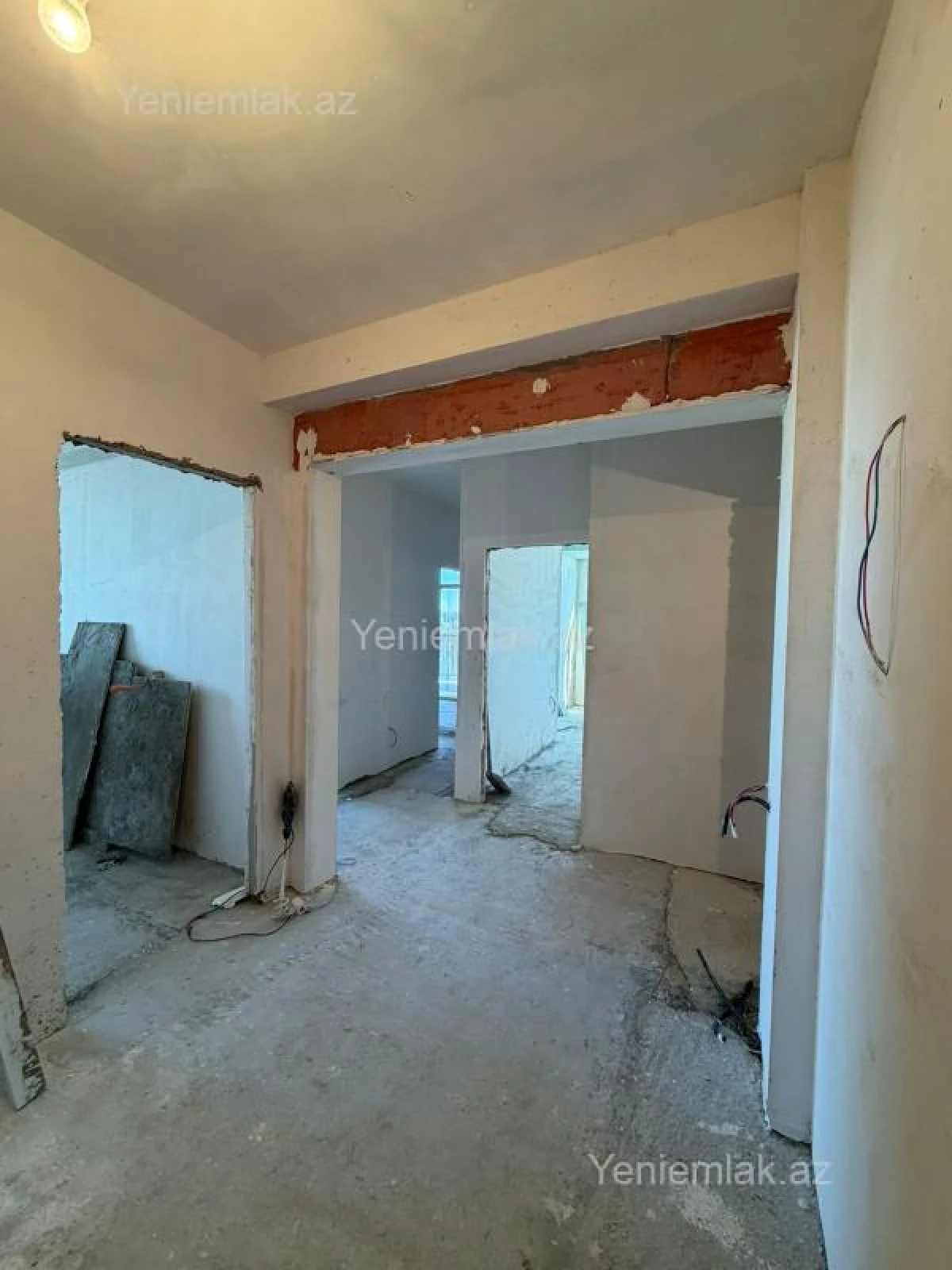 Satılır 3 otaqlı yeni tikili 8 m²