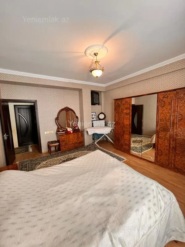 Satılır 4 otaqlı yeni tikili 135 m²