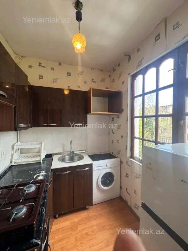 Satılır 1 otaqlı köhnə tikili 40 m²