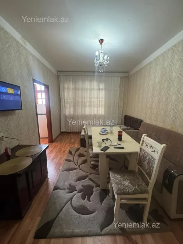 Satılır 1 otaqlı köhnə tikili 40 m²