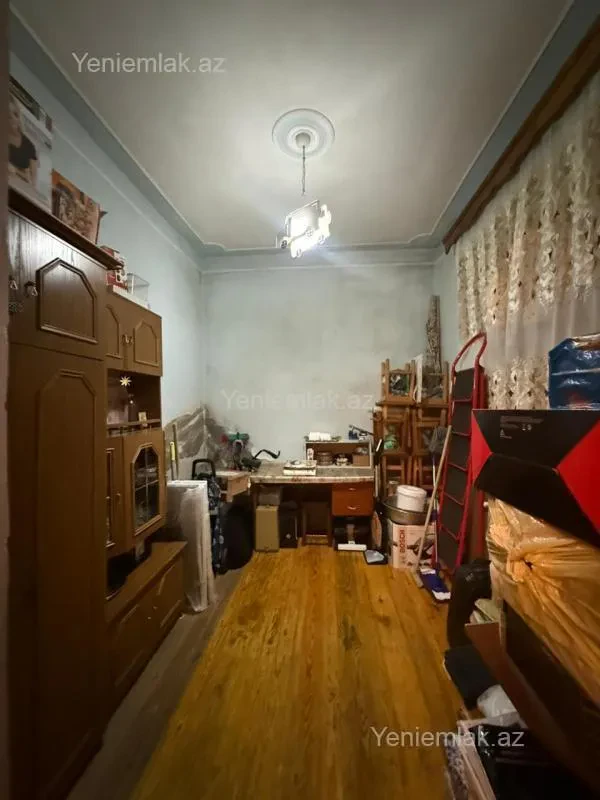 Satılır 9 otaqlı həyət evi 300 m²