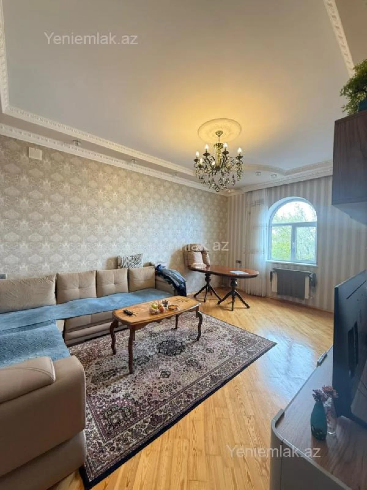 Satılır 9 otaqlı həyət evi 300 m²