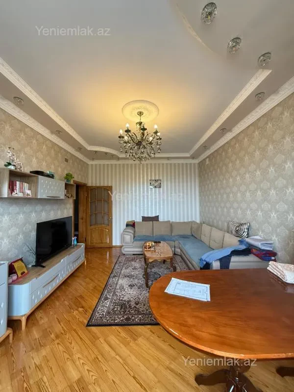 Satılır 9 otaqlı həyət evi 300 m²