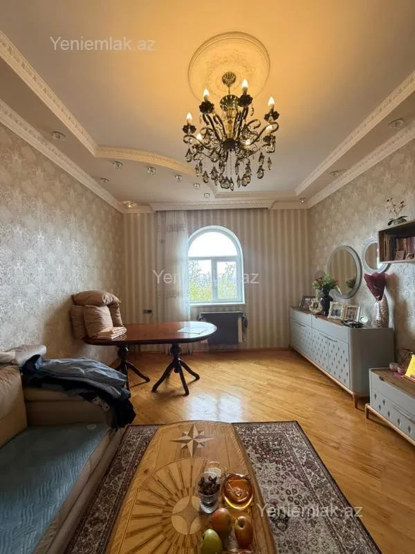 Satılır 9 otaqlı həyət evi 300 m²