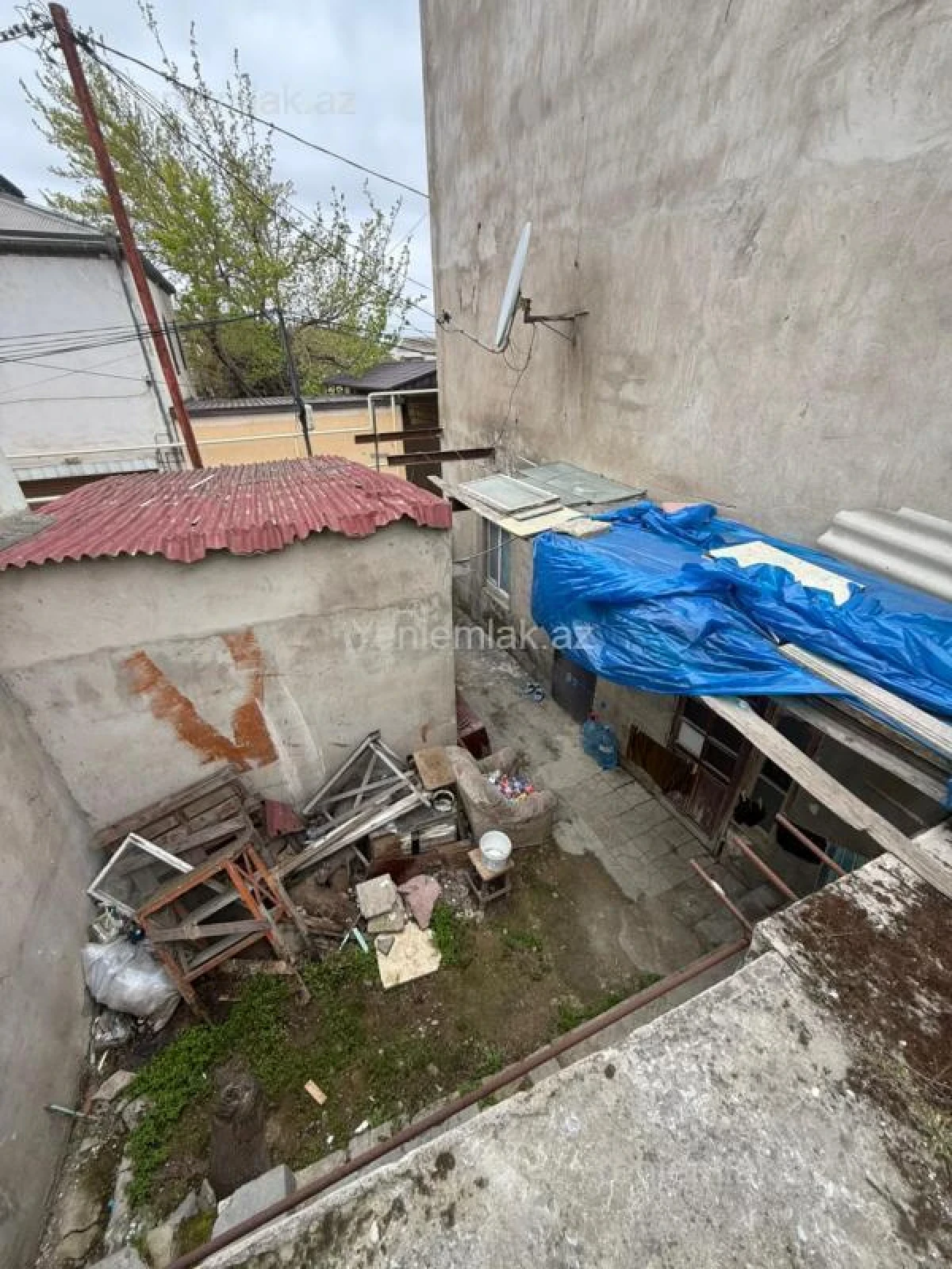 Satılır 9 otaqlı həyət evi 300 m²