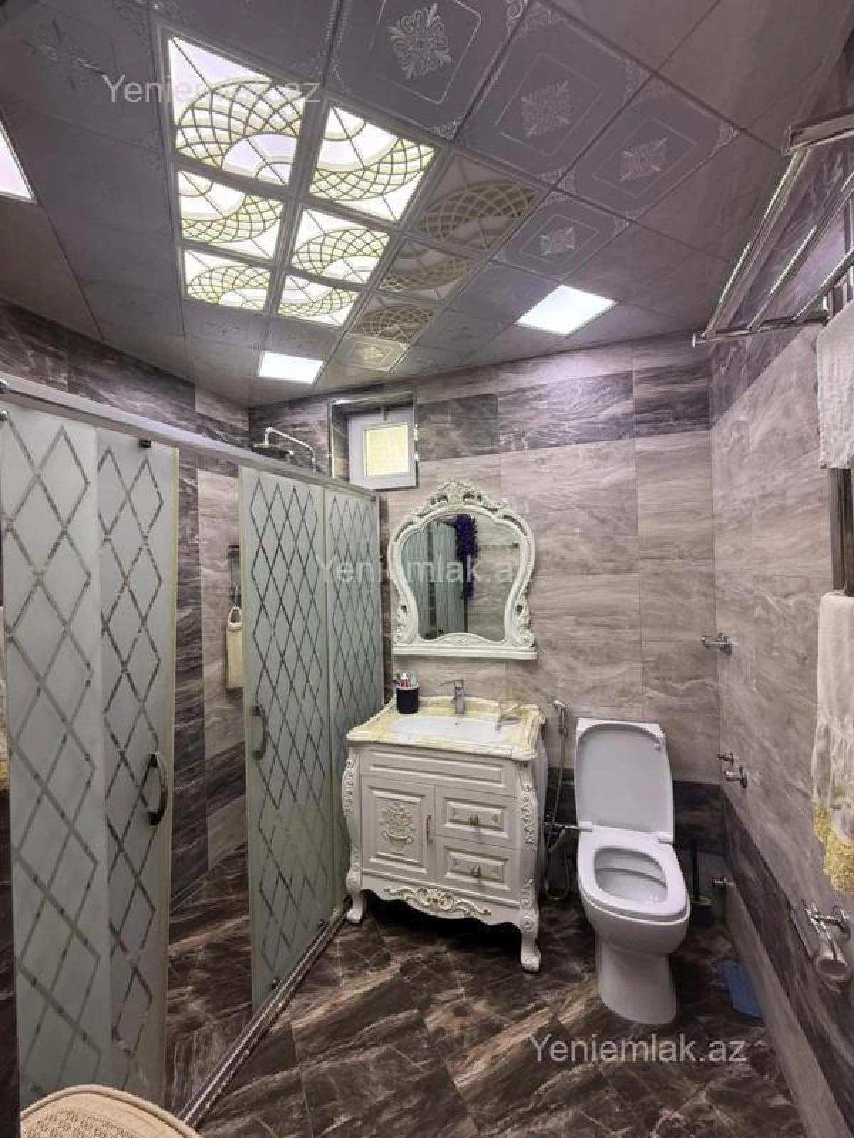 Satılır 9 otaqlı həyət evi 300 m²
