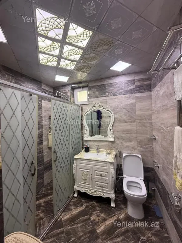 Satılır 9 otaqlı həyət evi 300 m²