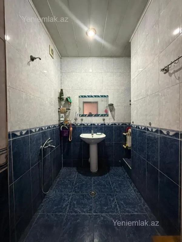 Satılır 9 otaqlı həyət evi 300 m²