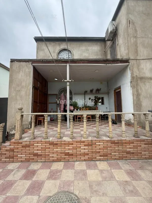 Satılır 9 otaqlı həyət evi 300 m²