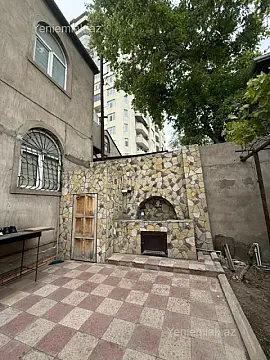Satılır 9 otaqlı həyət evi 300 m²