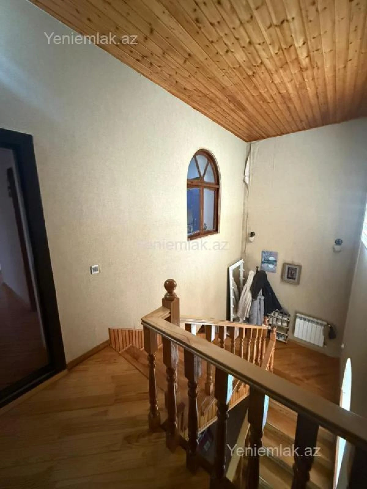 Satılır 9 otaqlı həyət evi 300 m²