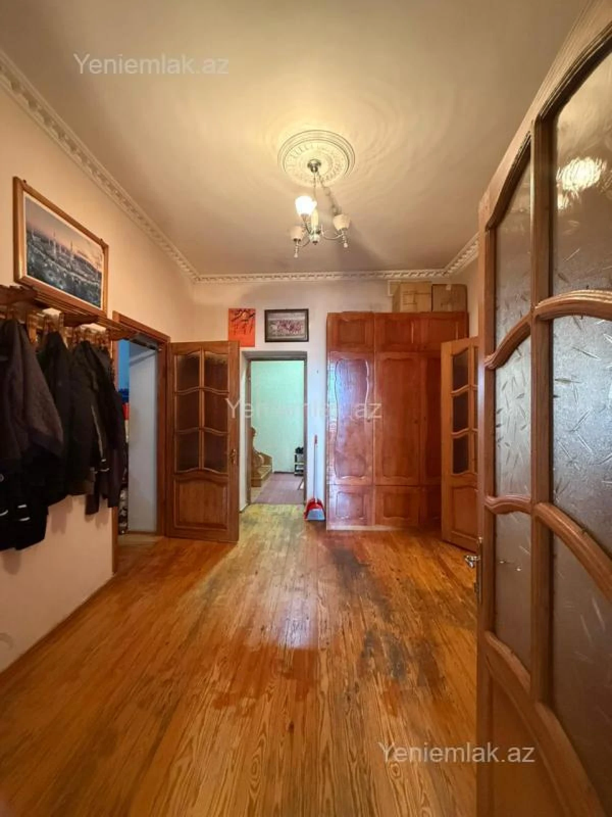 Satılır 9 otaqlı həyət evi 300 m²