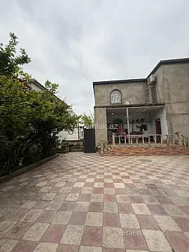 Satılır 9 otaqlı həyət evi 300 m²